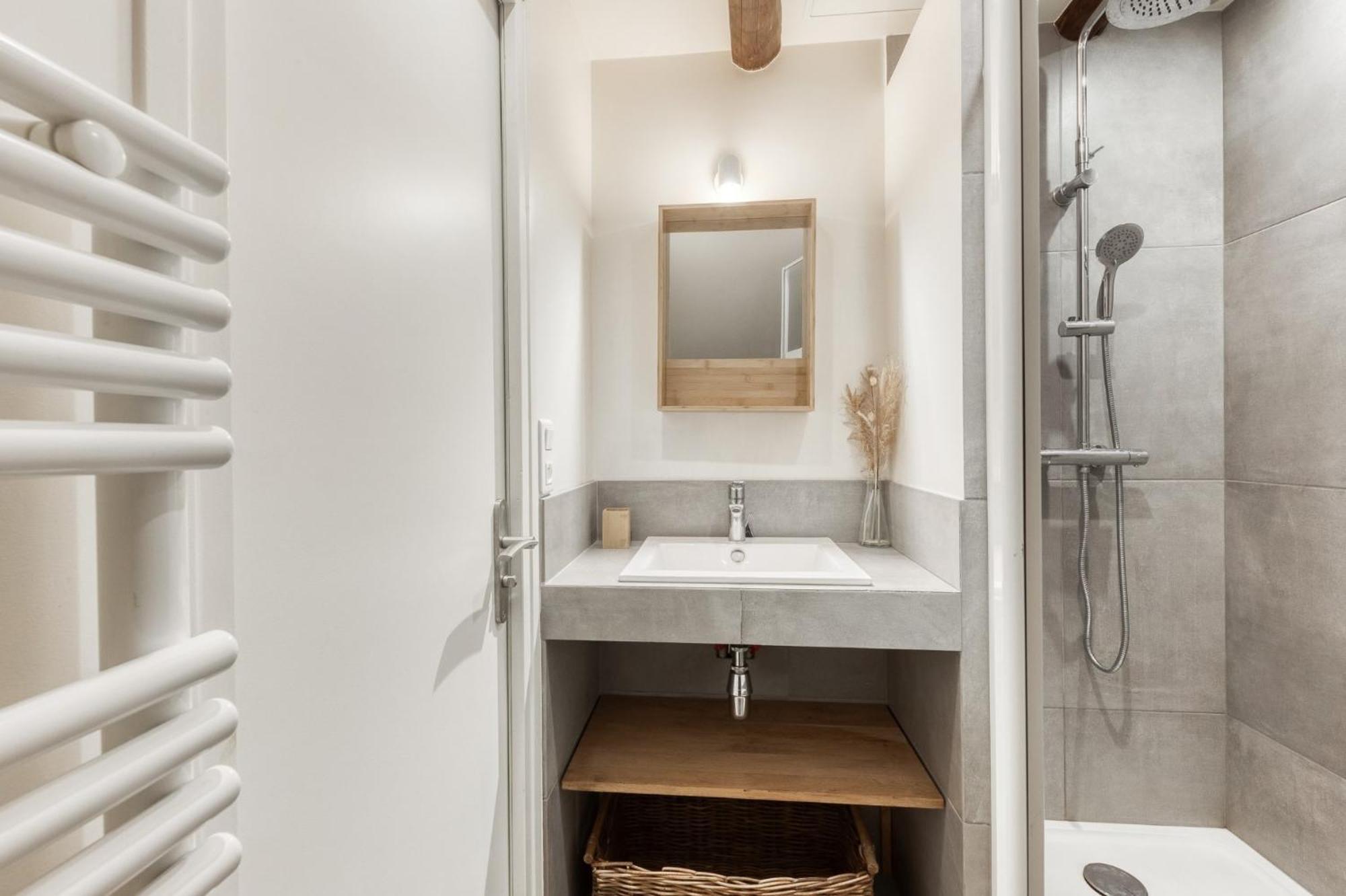 Apartment Elegance A La *